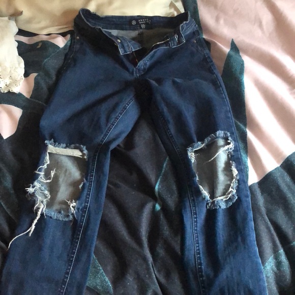 MISSGUIDED ripped knees dark denim jeans - Picture 6 of 6